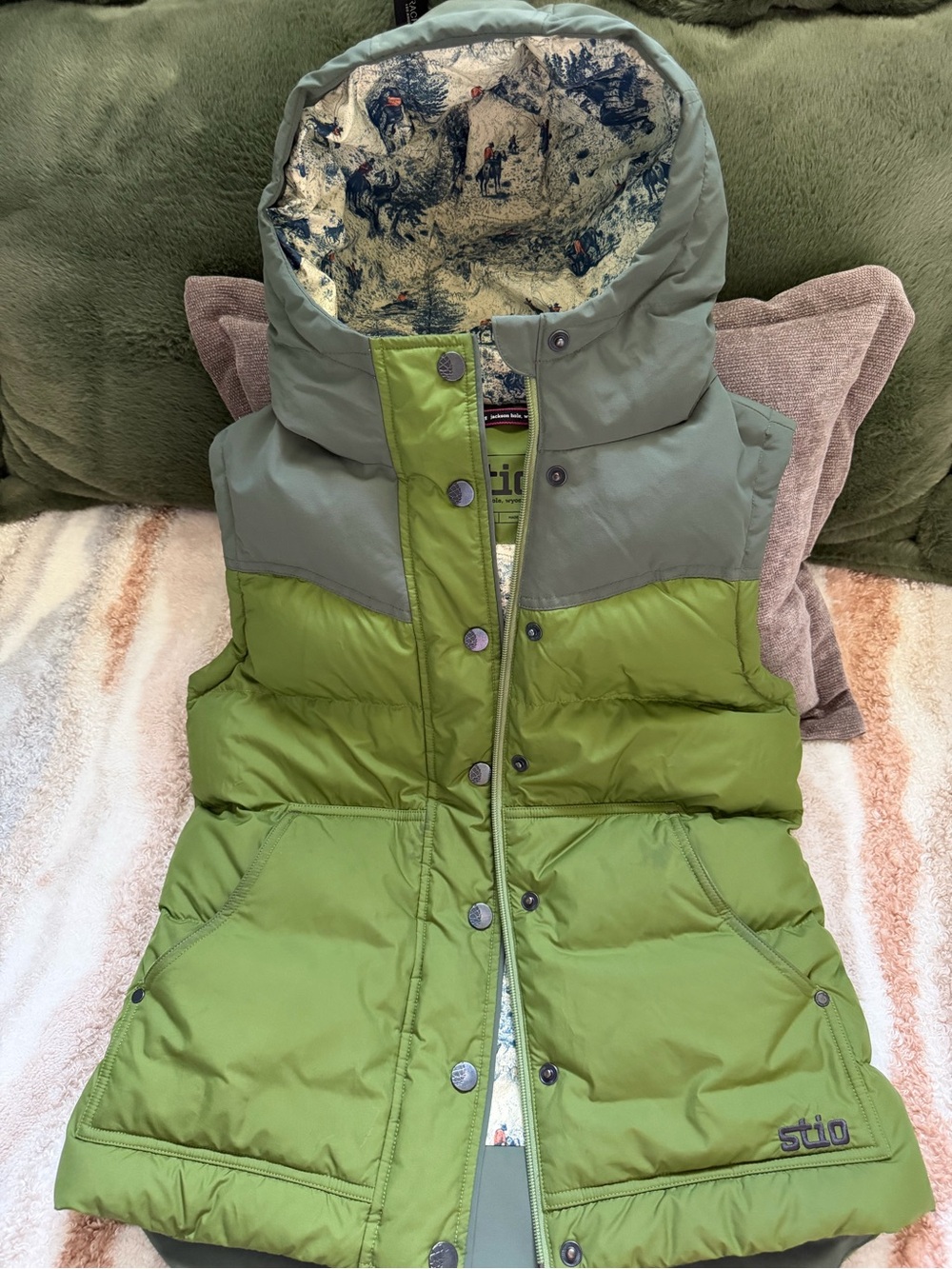 Stio Green & Olive Hooded Puffy Vest